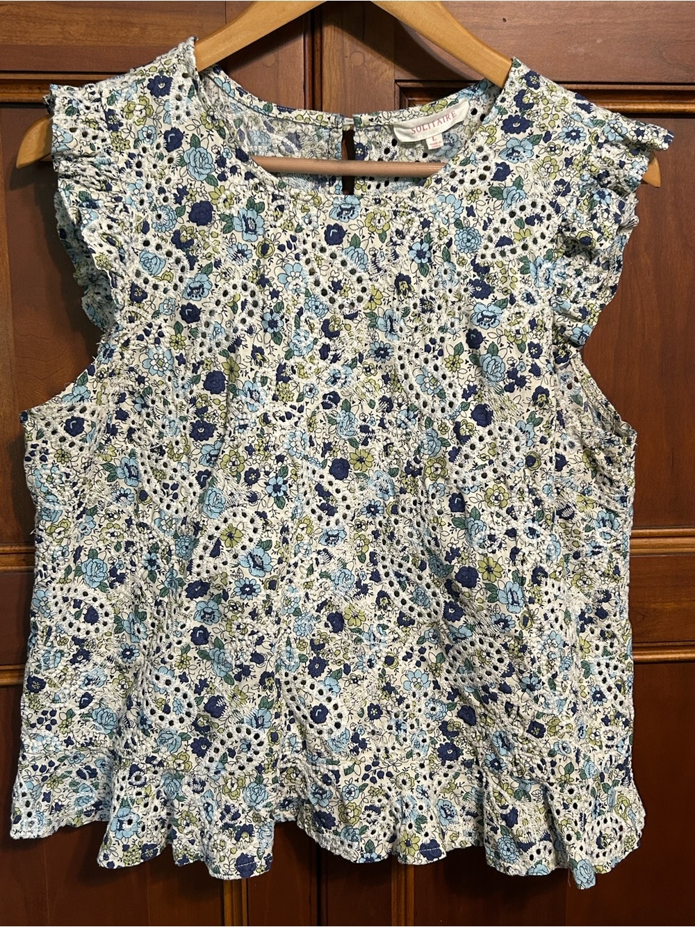 Solitaire Women's Floral Eyelet Blouse in Blues and Greens and Cream. Size Large